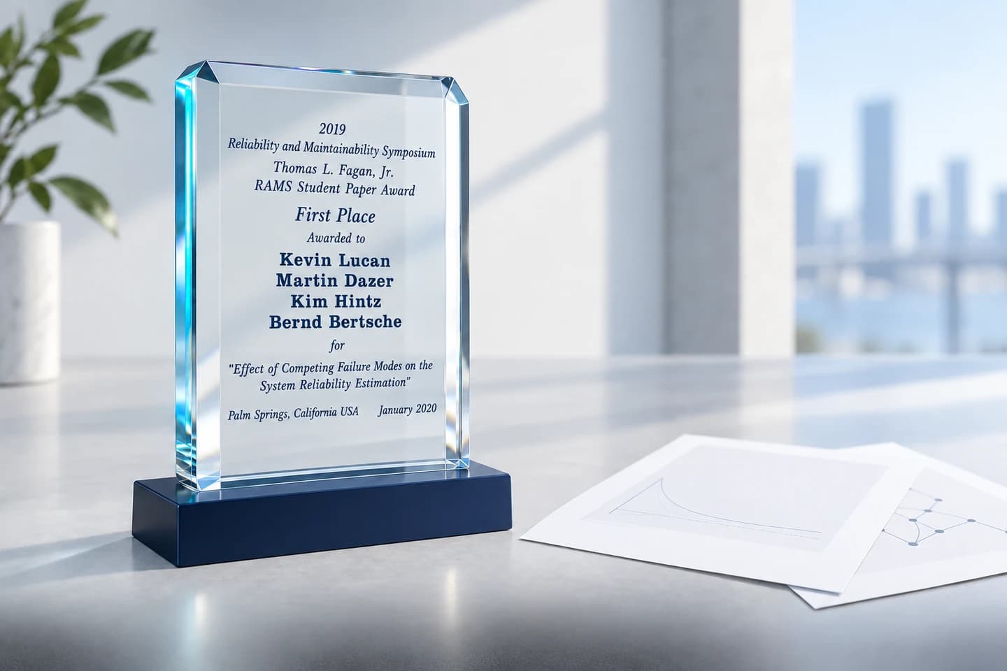 Symbolbild: moderner Glasaward mit der Originalbeschriftung des RAMS Student Paper Award